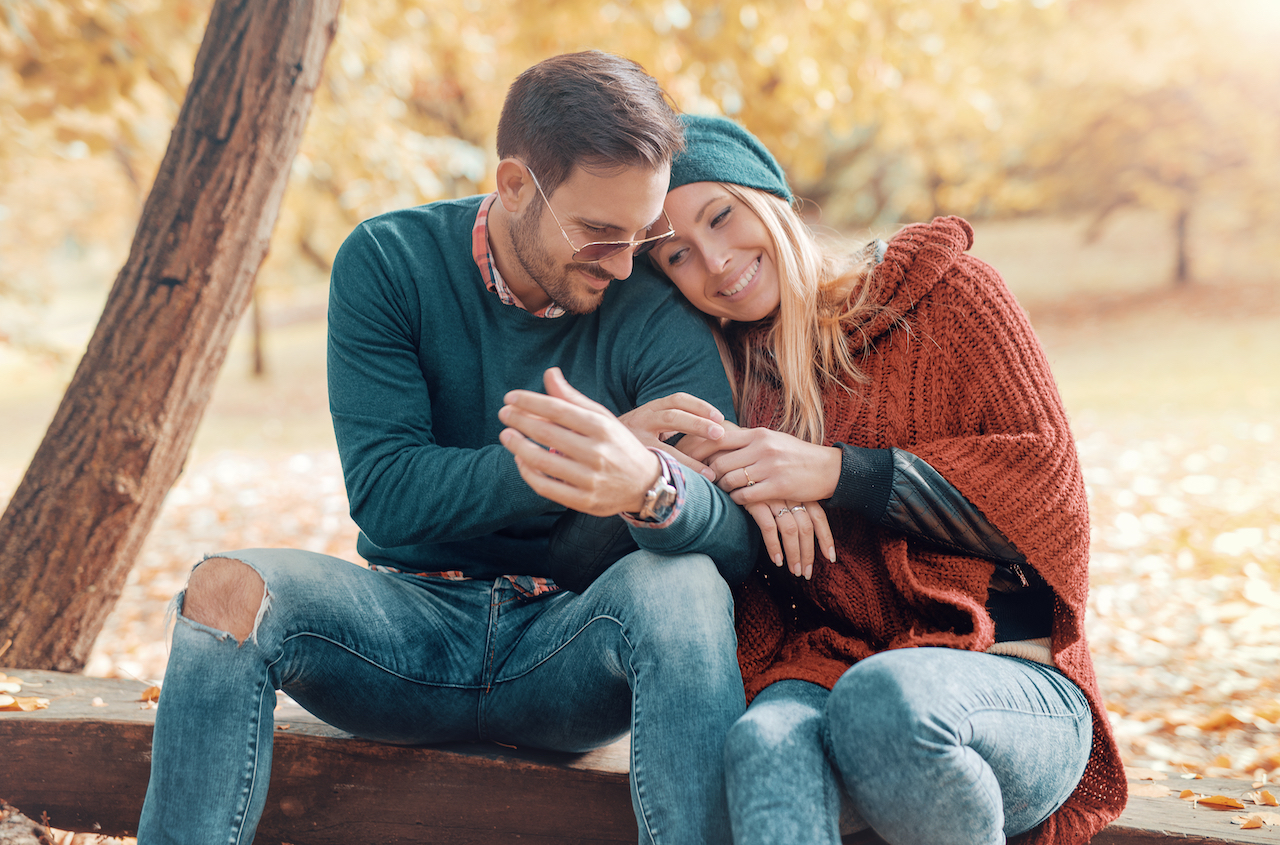 Online Dating Couple in the park